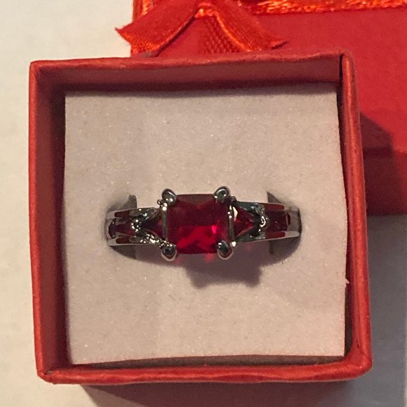 Square Princess Cut Red Zircon Ring Size 8 - Picture 3 of 3